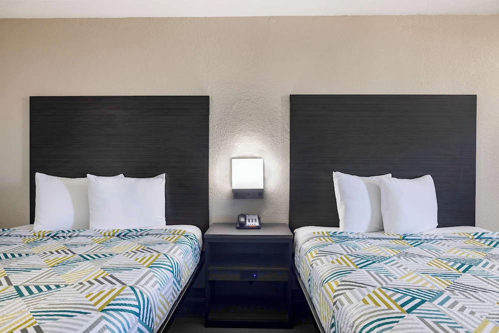 Deluxe Room, 2 Queen Beds, Non Smoking, Kitchen - Photo 3