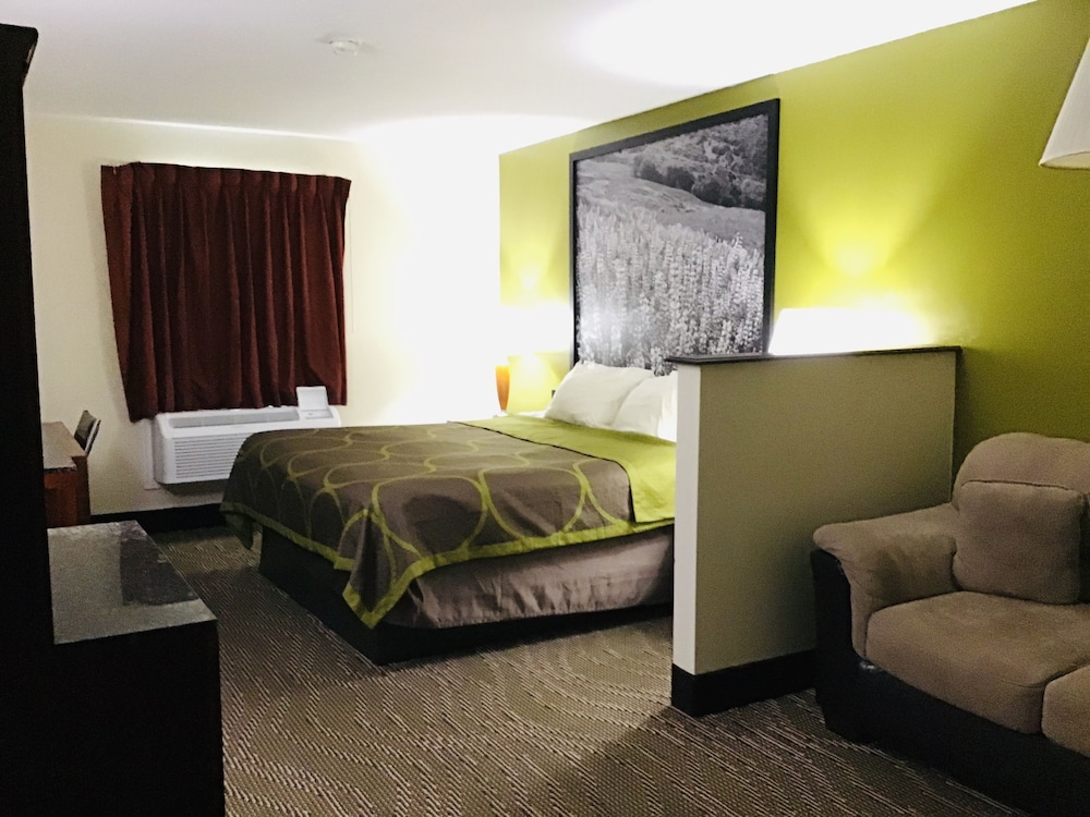 Studio Suite, 1 King Bed, Non Smoking - Photo 2