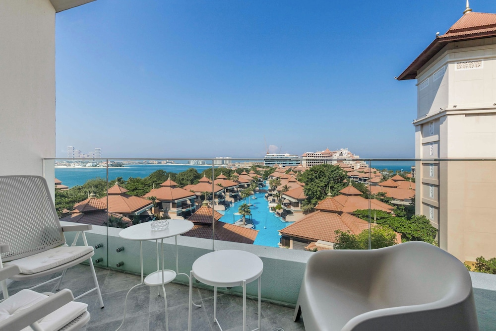 Luxury Apartment, 1 King Bed with Sofa bed, Sea View, Beachfront photo 1