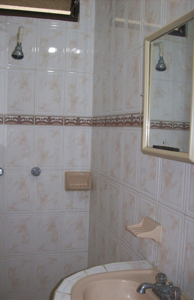 Basic Twin Room photo 2
