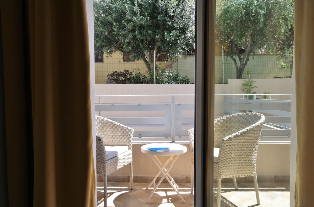 Double Room - Photo 7