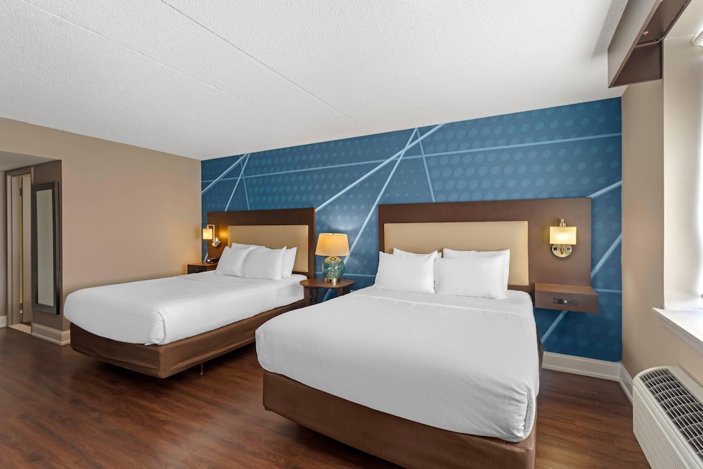 Suite, Multiple Beds, Non Smoking - Photo 1