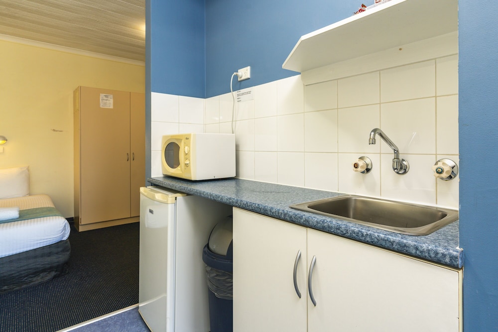 Poolside Family Suite