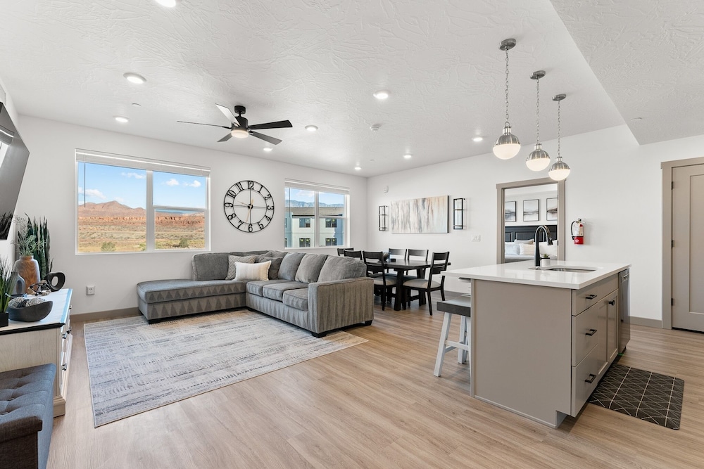 Condo, 2 Bedrooms