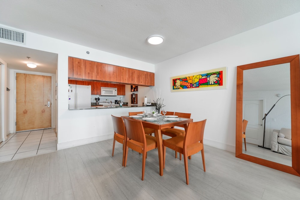 Apartment photo 2