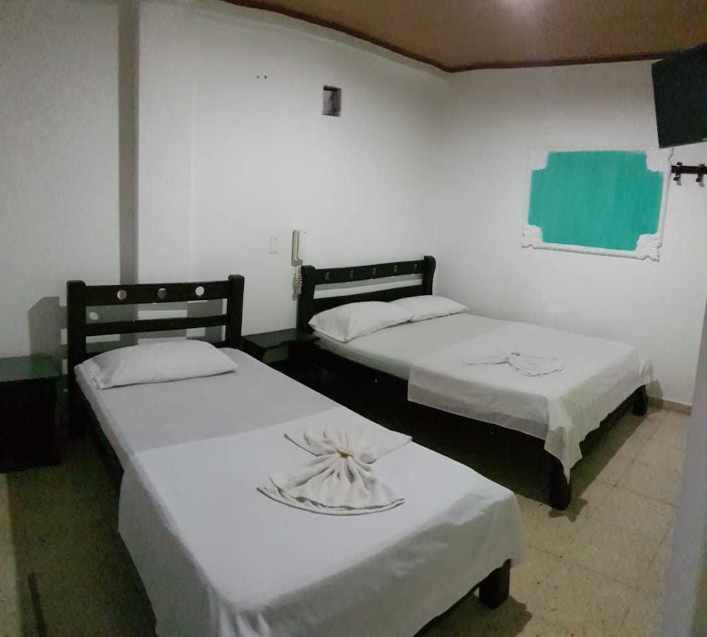 Basic Double Or Twin Room, Multiple Beds, Non Smoking photo 2