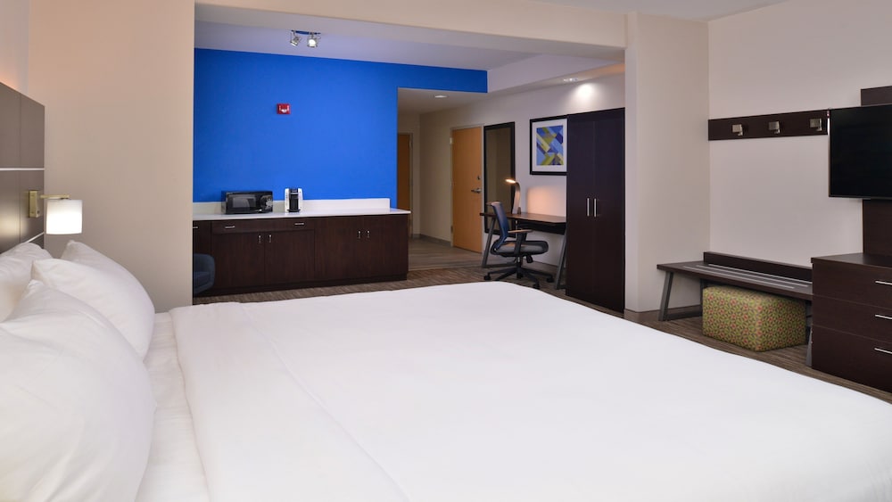 Suite, 1 King Bed with Sofa bed (& Sofa Bed) - Photo 5