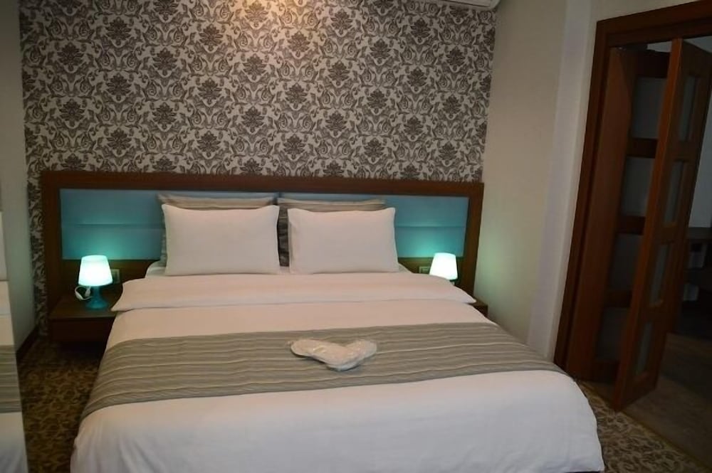 Deluxe Studio Suite