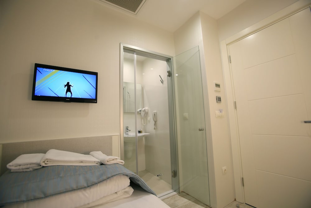 Economy Single Room ( 1 Single bed ) photo 2