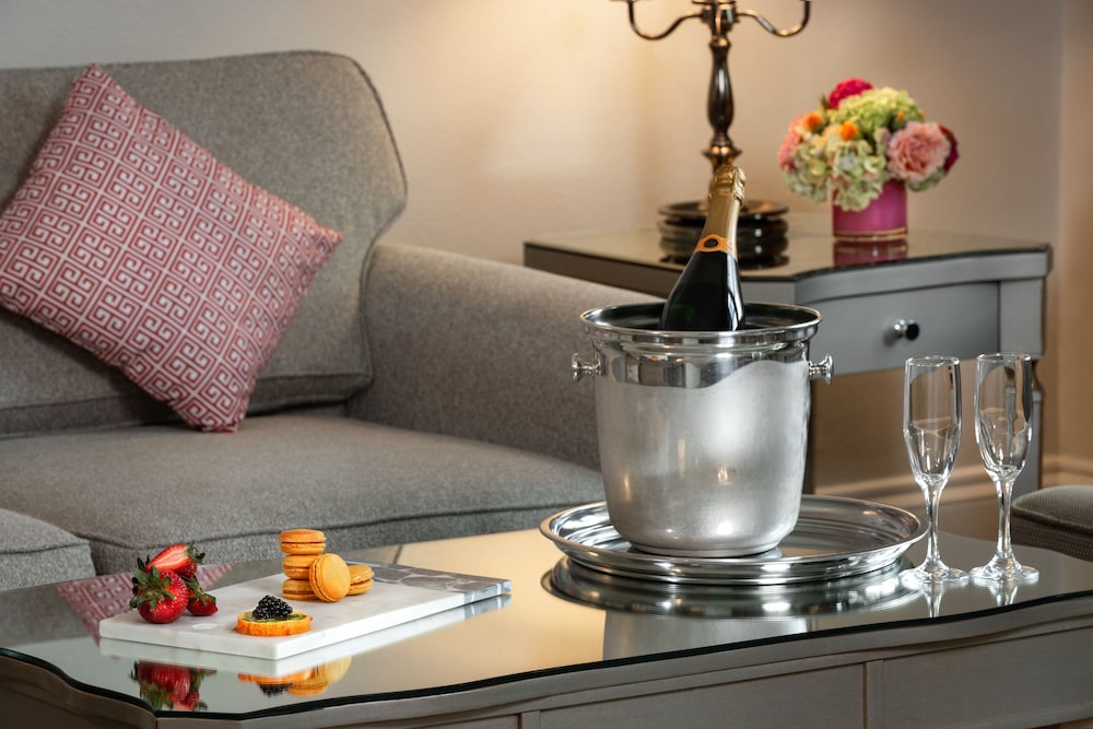 Deluxe Suite - Photo 3