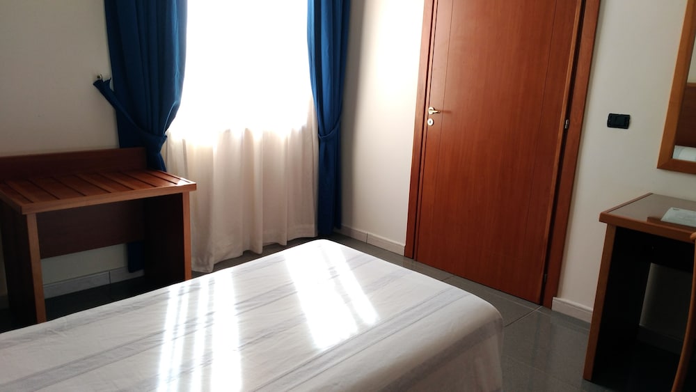 Basic Twin Room photo 1