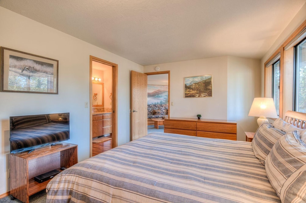 House, Multiple Beds, Mountain View (White Elm - Unit 31)