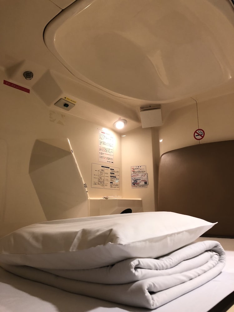 2 Standard Capsules with Shared Bath and Sauna Access (Men Only) photo 3