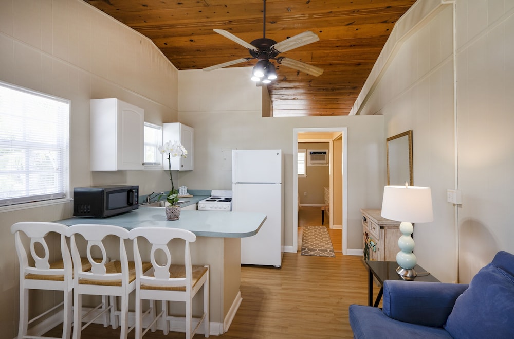 Oceanview One Bedroom King Suite - Photo 4