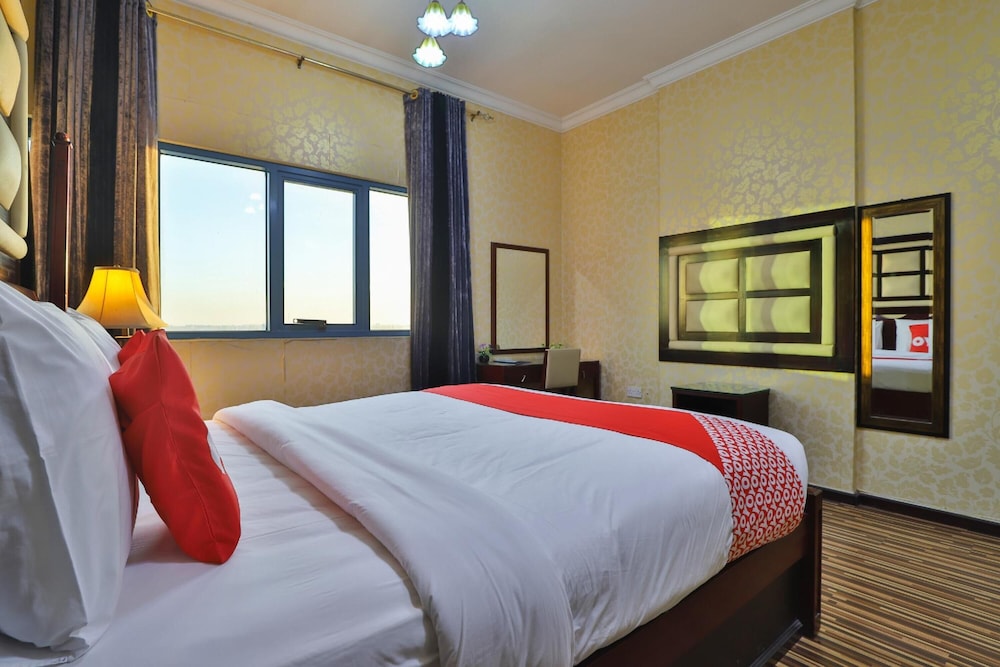 Suite with Living Room with Free Parking