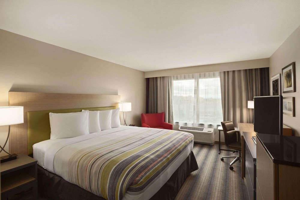 Suite, 1 King Bed, Non Smoking, Jetted Tub - Photo 1