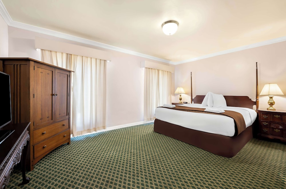 Standard Apartment, 1 King Bed, Non Smoking - Photo 1