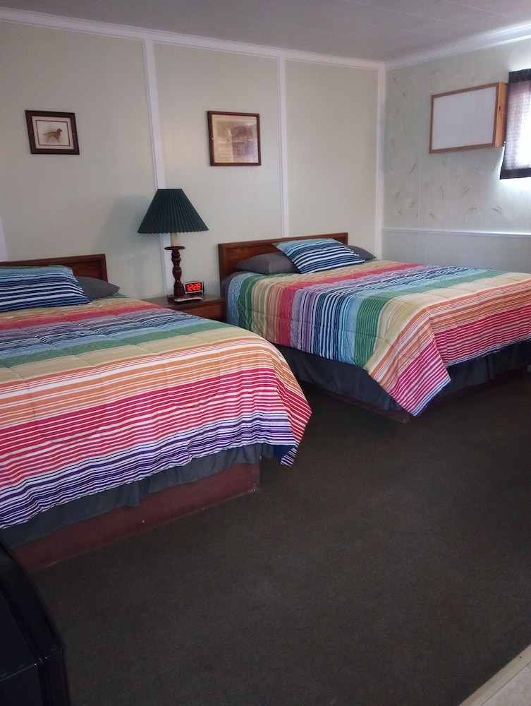 Standard Room, 1 Queen Bed photo 2