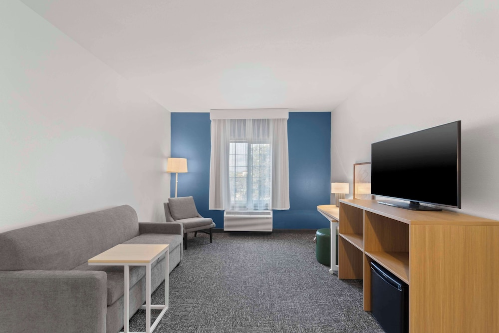 Suite, 1 King Bed - Photo 1