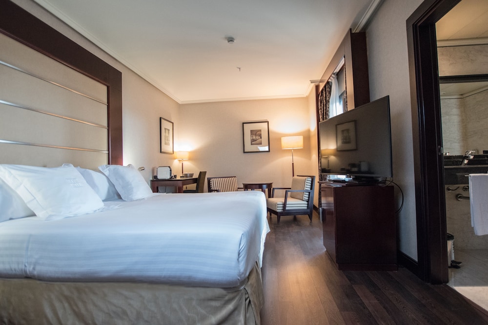 Premium Club City View Single Use