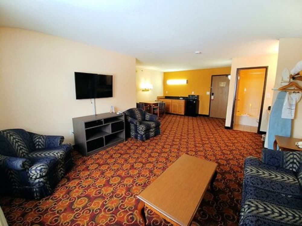 Deluxe Suite, 1 King Bed, Non Smoking - Photo 3