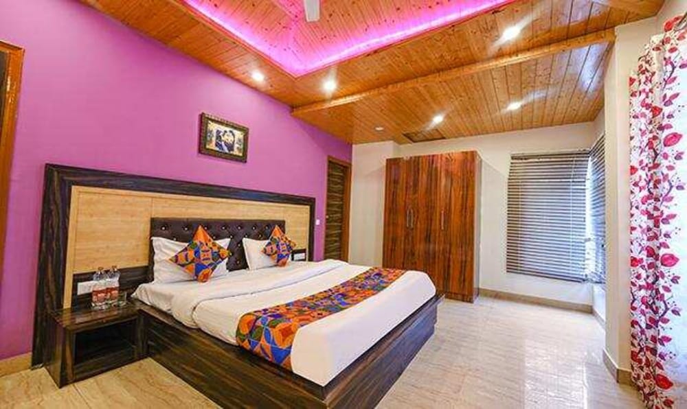 Family Room, 1 King Bed photo 1