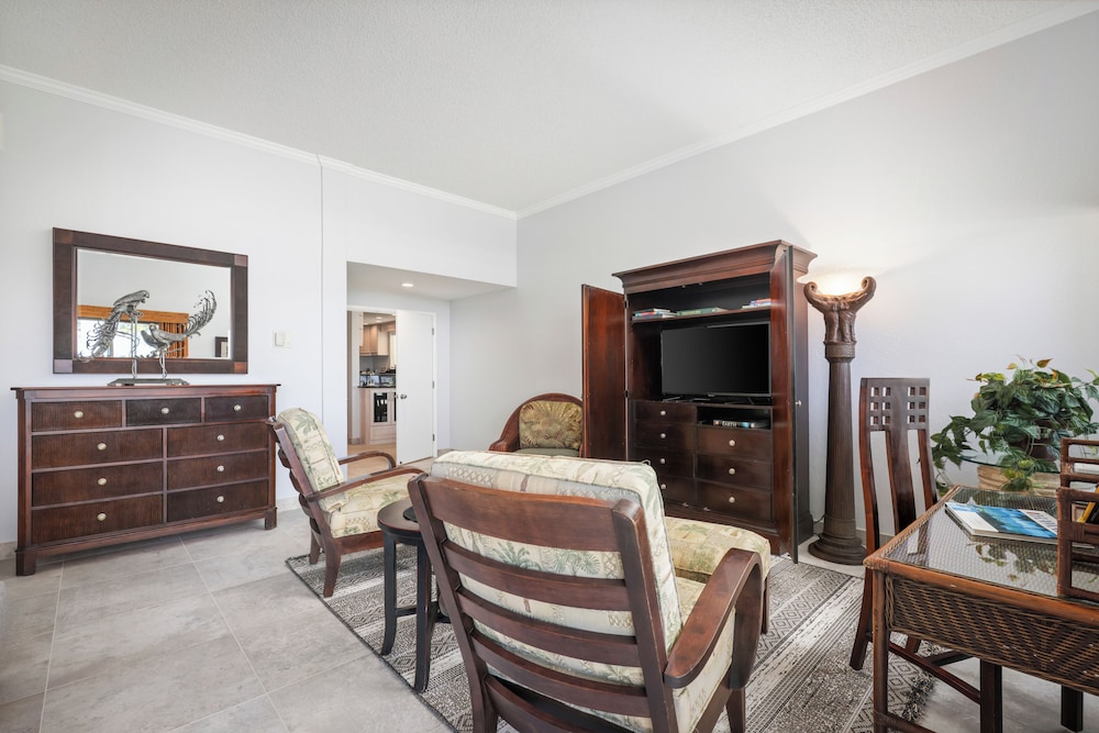 Room, 3 Bedrooms, Oceanfront (Unit 108, 3Bath) photo 1