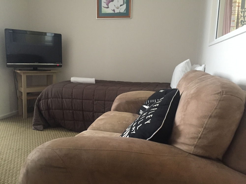 Standard Suite, 1 Bedroom, Non Smoking, Kitchen photo 3