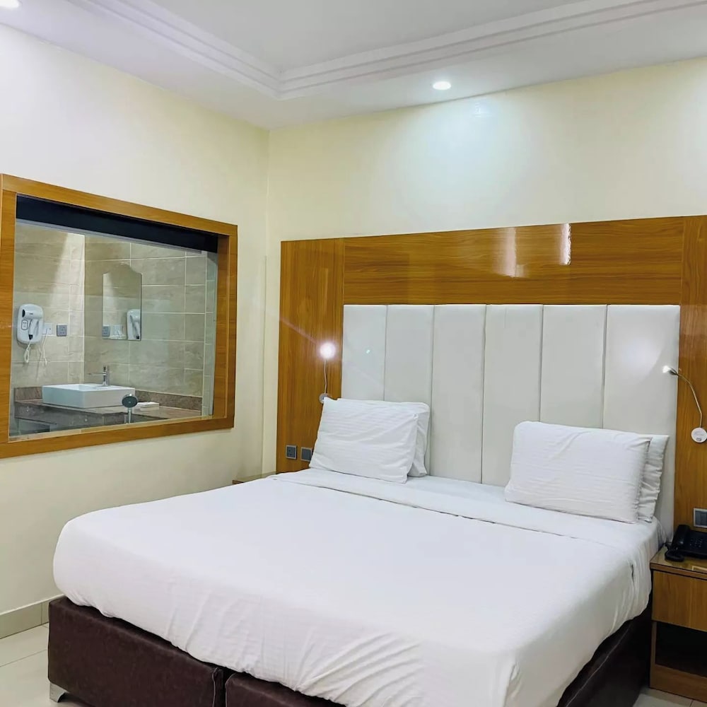 Deluxe Room, Balcony, City View photo 3