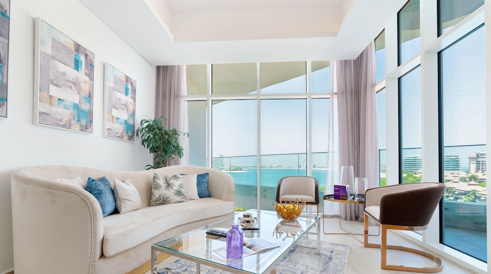 Luxury Apartment, Lagoon View
