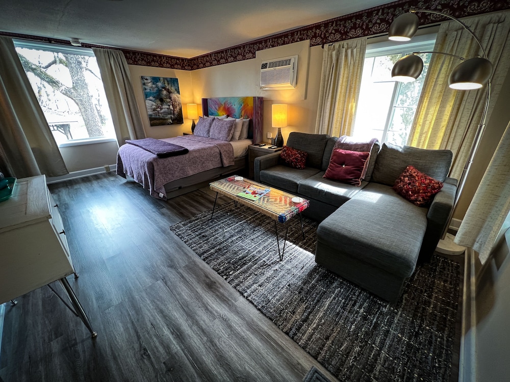 Deluxe Cottage 1 Queen Bed with Sofa Bed (Bohemian Cottage) photo 1
