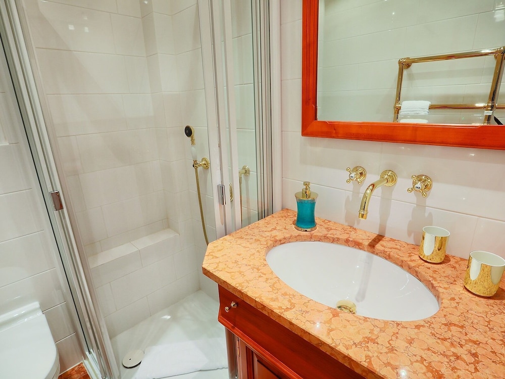Room, Private Bathroom photo 3