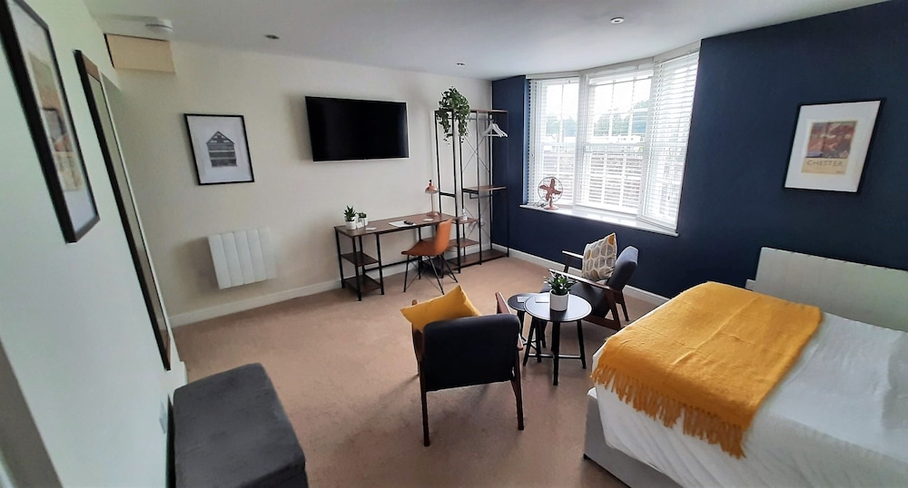 Classic Studio, 1 King Bed photo 2