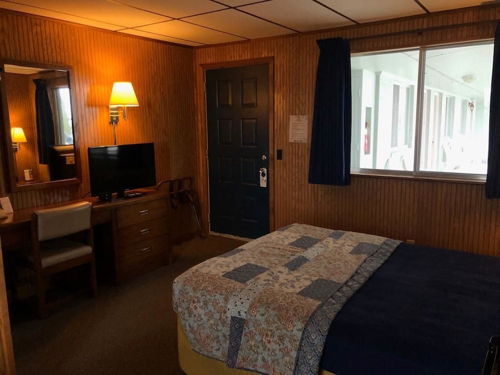 Standard Room, 1 Queen Bed, Park View, Ground Floor photo 1