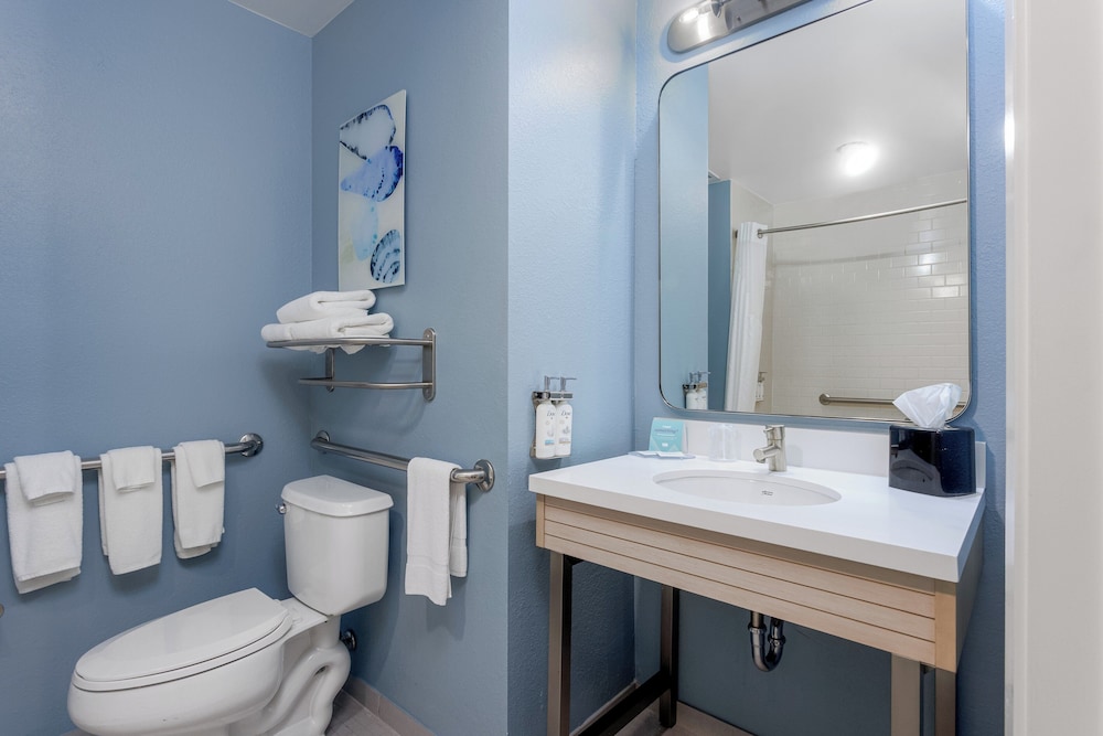 Standard Room, 2 Queen Beds, Accessible, Balcony - Photo 9