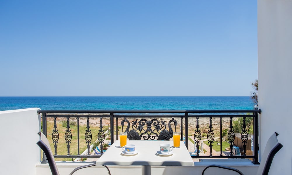 Panoramic Double Room, 1 Double Bed, Sea View, Poolside - Photo 4