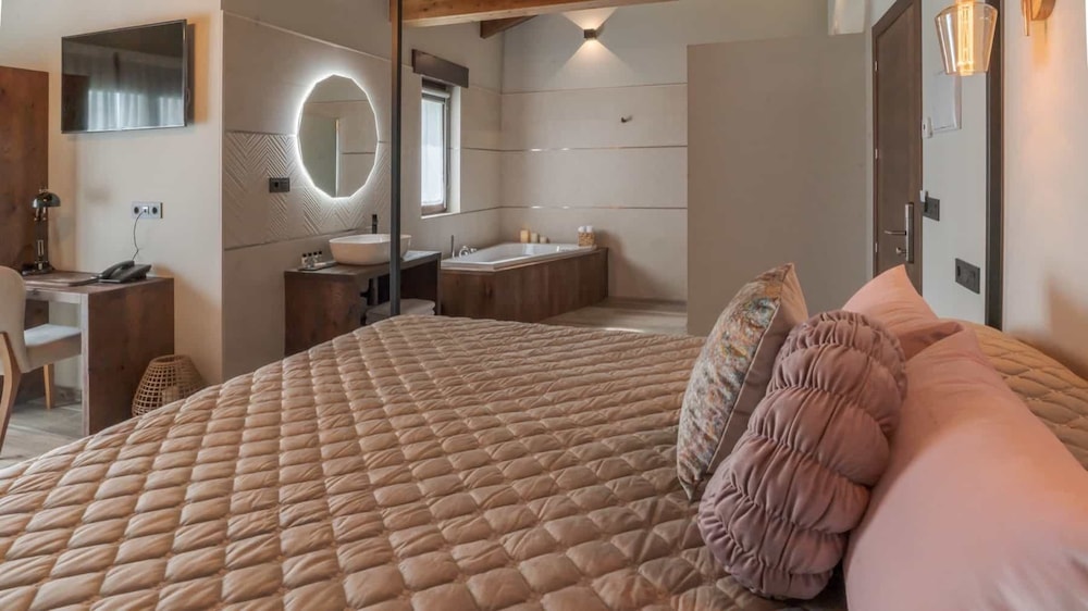 Premium Room - Photo 4