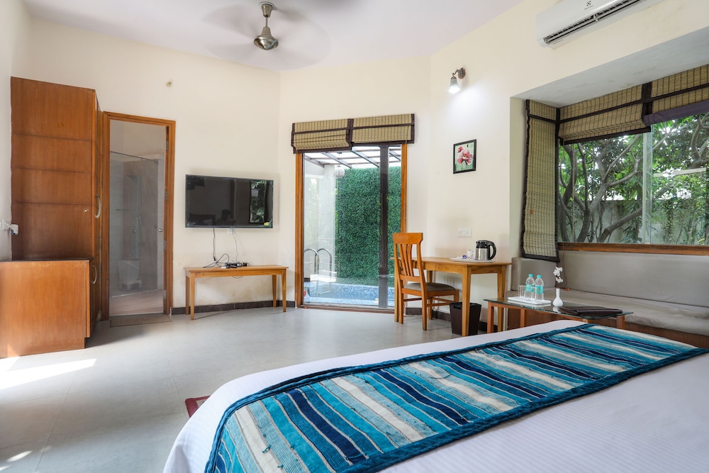 Lagoon Suite with Heated Pool photo 2