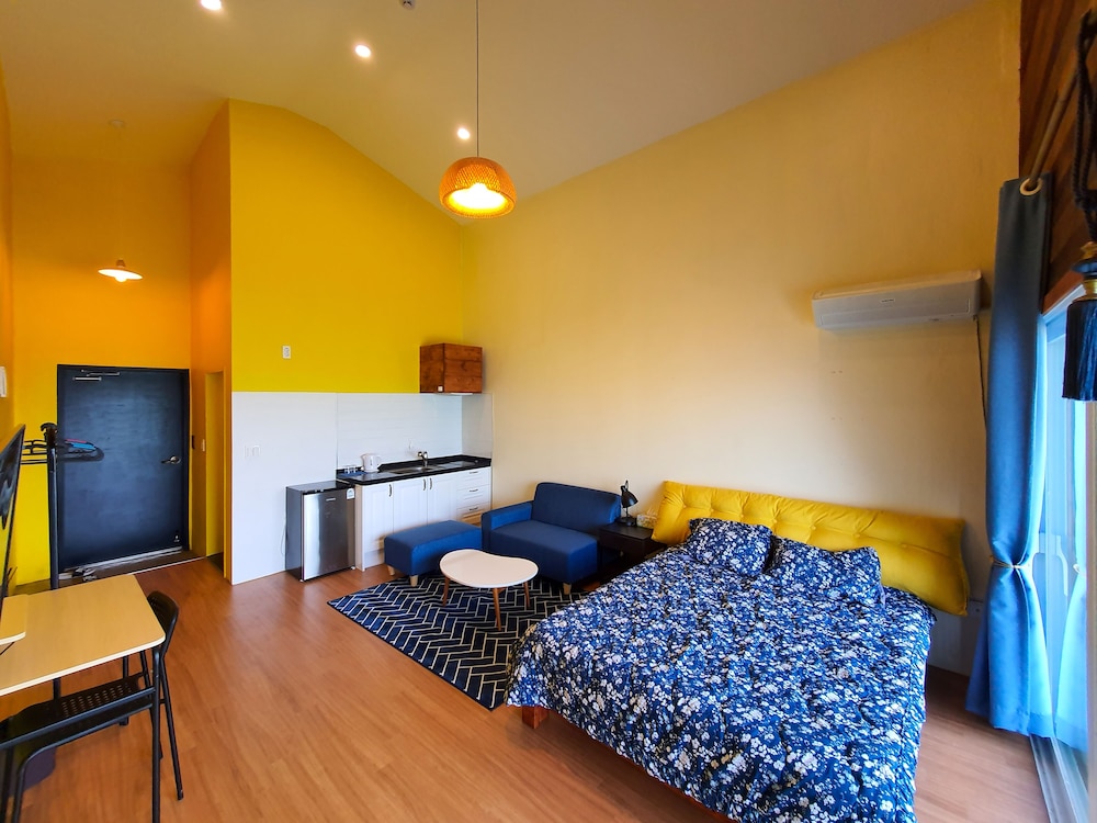 Room (202) photo 2