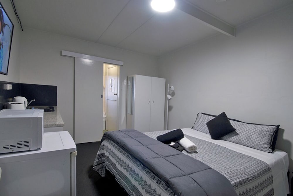 Comfort Double Room, 1 Queen Bed, Private Bathroom, Garden View photo 2