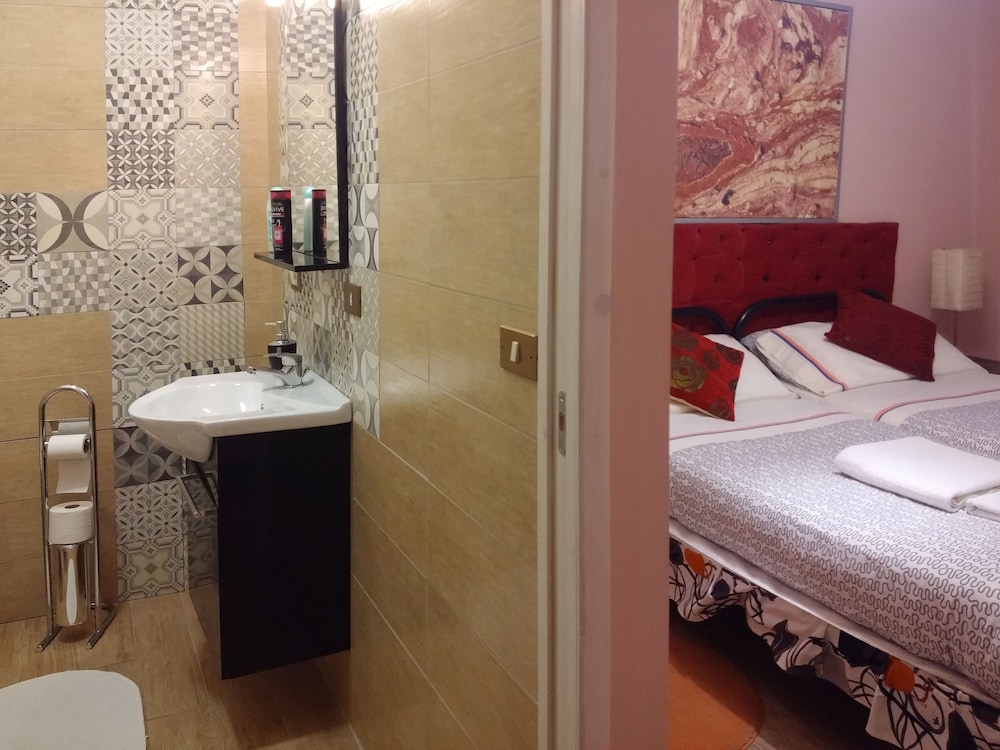 Double or Twin Room, Ensuite (Arancione) photo 2