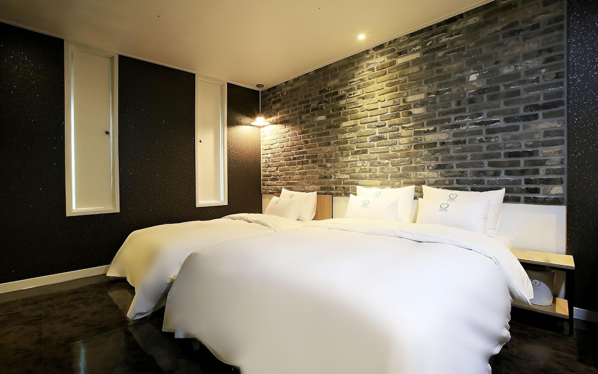 Room (Premium Twin (OTT Styler)) - Photo 13