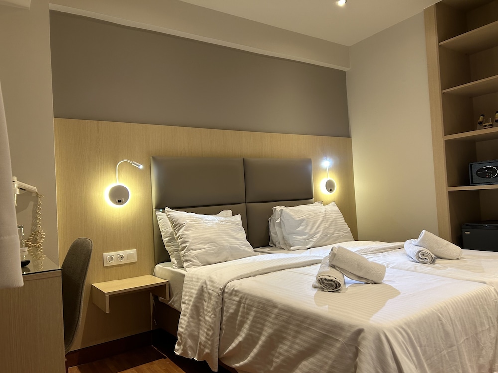 Double or Twin Room - Photo 5