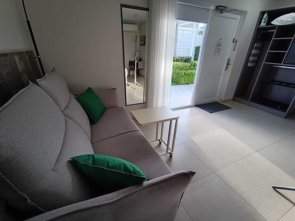 Deluxe Room, 1 King Bed With Sofa Bed, Non Smoking (with Sofabed)