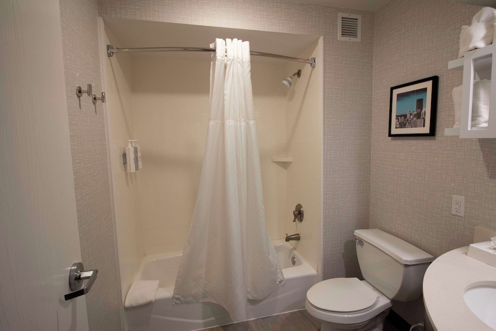 Two Double Beds Accessible - Photo 16