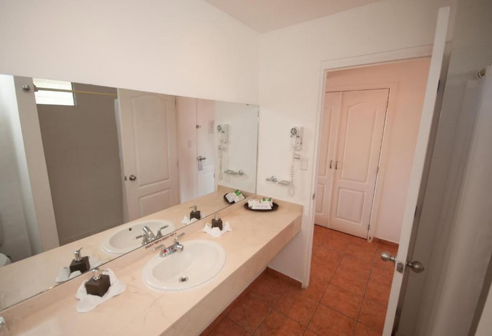 Standard 2 Double Beds - Photo 3