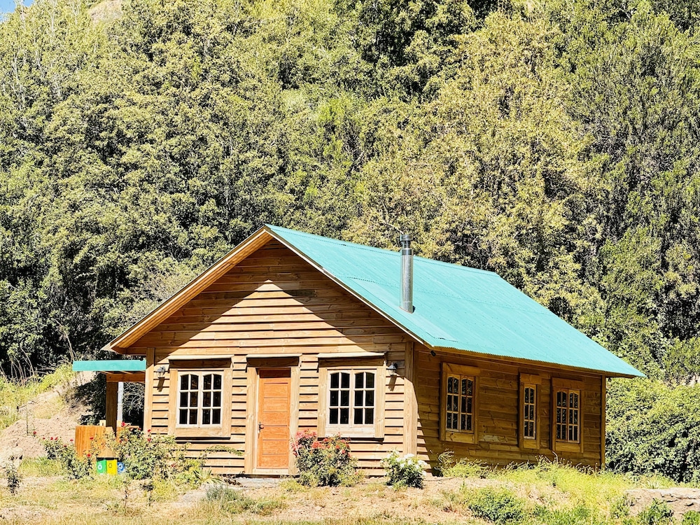 Panoramic Cabin, 2 Bedrooms, Hot Tub, Mountain View photo 2