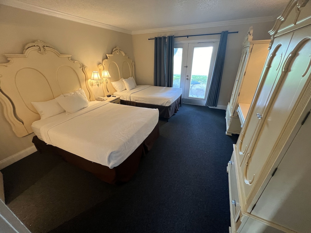 Suite, 2 Double Beds - Photo 4