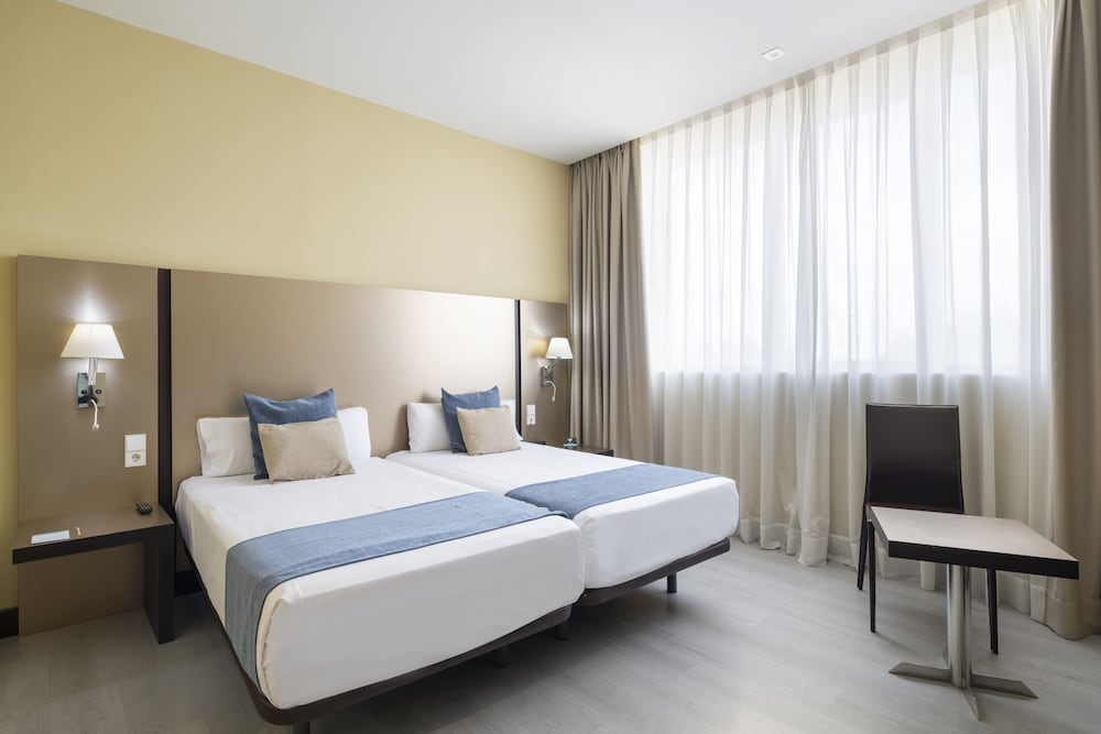 Twin Room - Photo 2