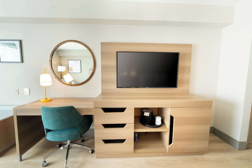 Room, 2 Queen Beds, Accessible (Roll-In Shower) - Photo 4